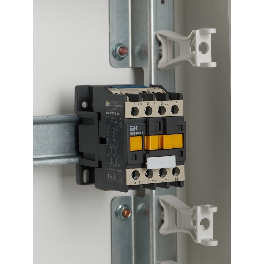 Контактор IEK КМИ-10910 9А 230В ИЭК KKM11-009-230-10